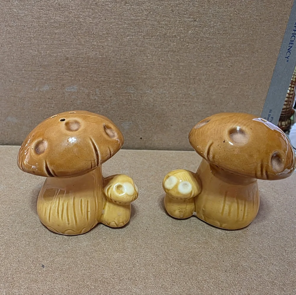 Vtg Mushroom Salt Pepper Shaker Set #180